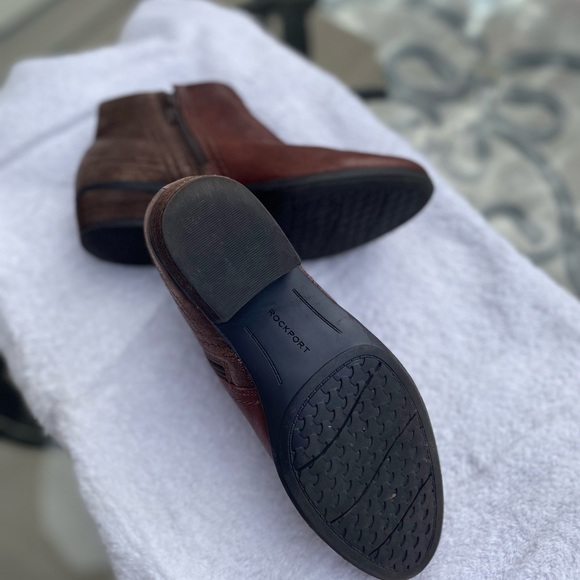 Brown rockport brand size 7 booties - Picture 3 of 3